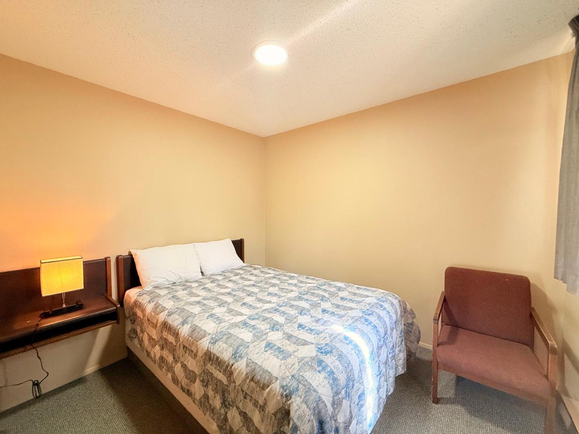 Capri Motor Inn Smithers Exterior foto